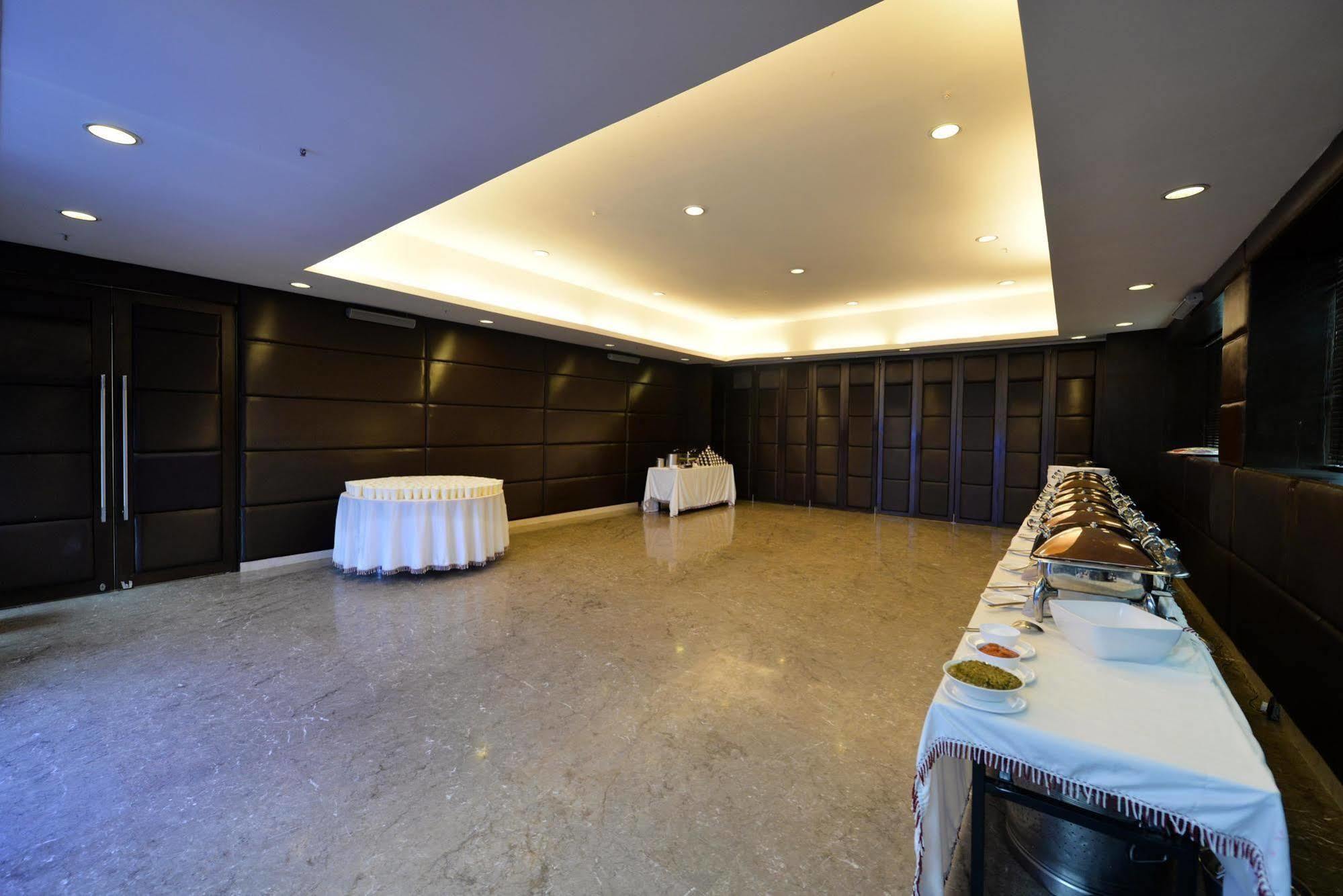 The Kay Hotel Vijayawāda Dış mekan fotoğraf